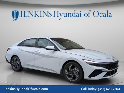 Used 2025 Hyundai Elantra SEL FWD image 1