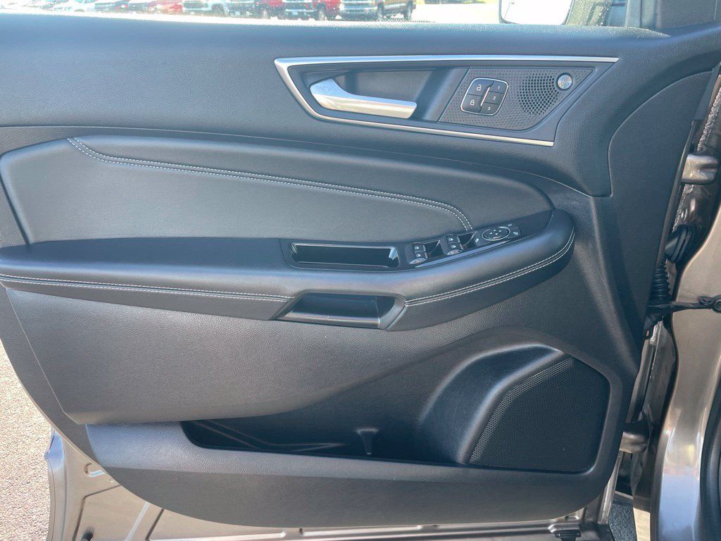 Used 2019 Ford Edge Titanium AWD/4WD image 18