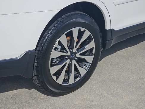 Used 2017 Subaru Outback 2.5i Limited w/ Popular Package #5 image 9