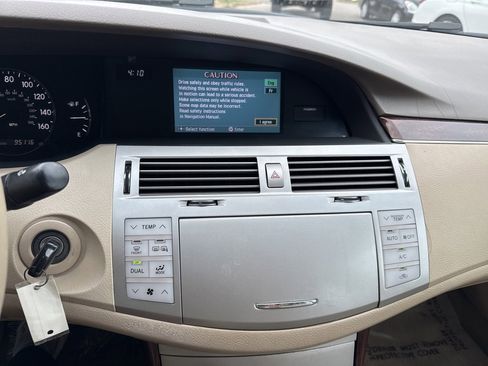 Used 2010 Toyota Avalon XLS image 11