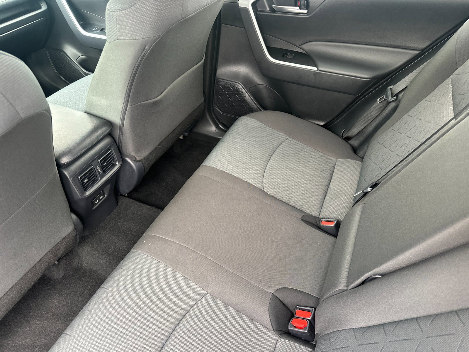 Used 2025 Toyota RAV4 XLE AWD/4WD image 12