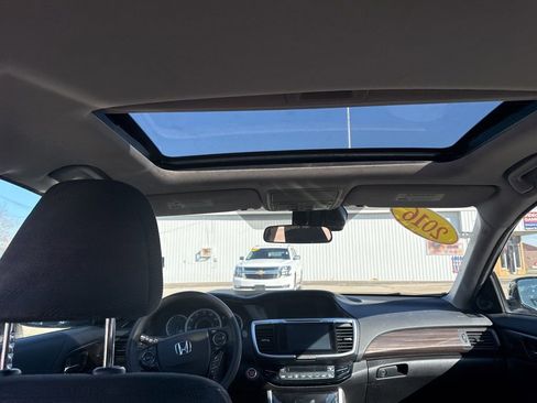 Used 2016 Honda Accord EX image 31