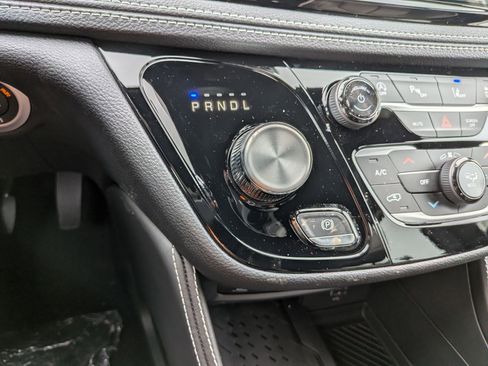 New 2026 Chrysler Pacifica Limited w/ Uconnect Theater Family Group image 16