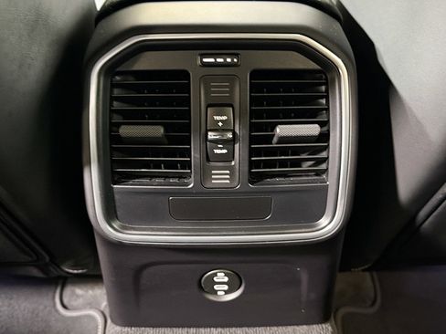 Certified 2021 Porsche Macan image 20