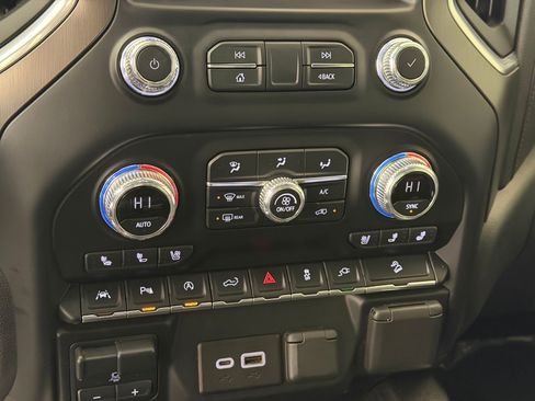 Used 2021 GMC Sierra 1500 AT4 w/ AT4 Premium Package image 23