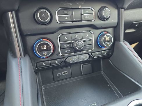 Used 2024 Chevrolet Suburban RST w/ Sport Performance Package AWD/4WD image 25