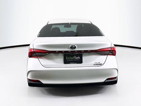 Used 2019 Toyota Avalon XLE w/ Moonroof Package image 7