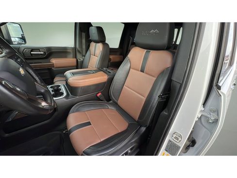 Certified 2021 Chevrolet Silverado 3500 High Country w/ Z71 Off-Road Package image 24
