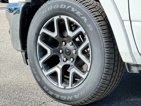 Used 2025 RAM 1500 Laramie AWD/4WD image 11