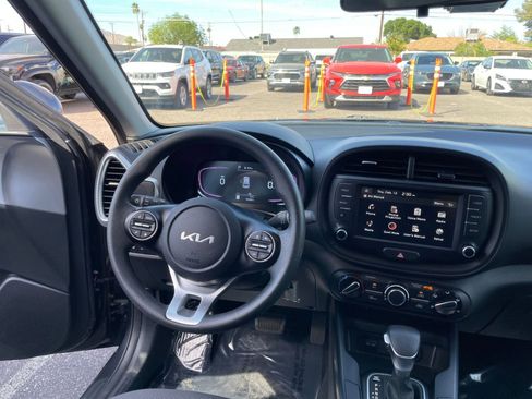 Used 2025 Kia Soul LX w/ LX Technology Package image 32