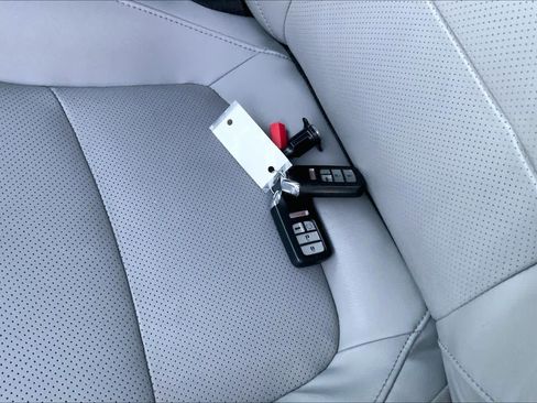 Used 2018 Honda Accord Touring image 14