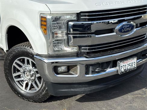 Used 2019 Ford F250 Lariat w/ Lariat Value Package AWD/4WD image 3