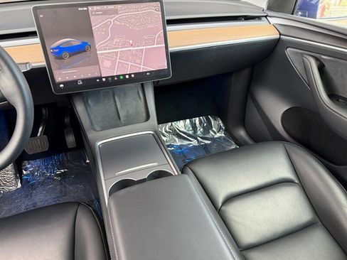 Used 2024 Tesla Model Y 2WD image 18