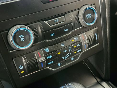 Used 2019 Ford Explorer XLT w/ Equipment Group 201A FWD image 24
