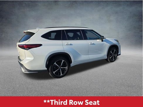 Used 2021 Toyota Highlander XSE FWD image 5