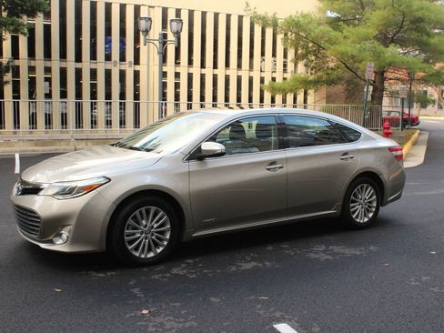 Used 2013 Toyota Avalon XLE Touring FWD image 14