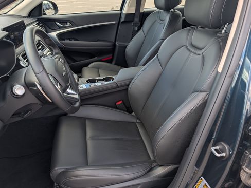 Used 2024 Genesis G70 2.5T AWD/4WD image 20