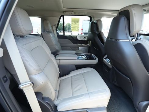 Used 2023 Lincoln Navigator Reserve AWD/4WD image 31