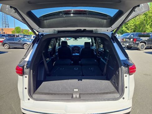 Used 2023 Chevrolet Traverse Premier AWD/4WD image 58
