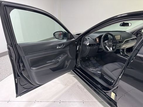 Used 2022 Nissan Altima 2.5 S image 5