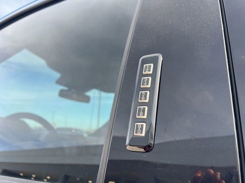 Used 2019 Ford F150 Lariat image 9