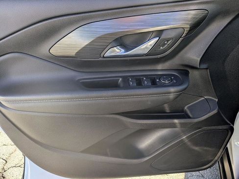 Used 2024 GMC Terrain SLE image 13