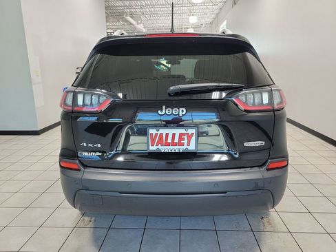 Used 2020 Jeep Cherokee Latitude Plus w/ Cold Weather Group AWD/4WD image 11