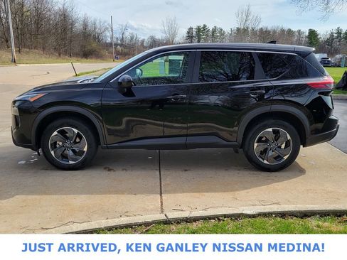 Used 2025 Nissan Rogue SV image 6