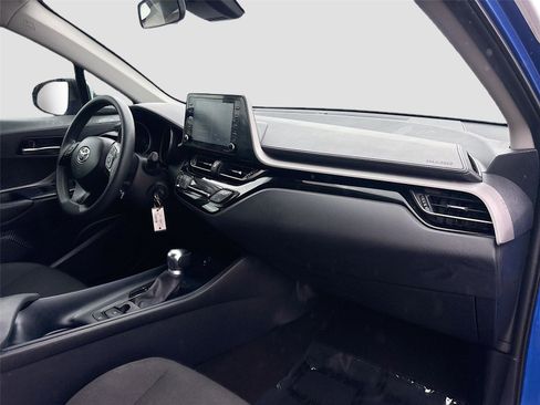 Used 2020 Toyota C-HR LE image 28