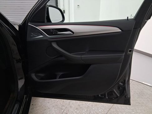 Used 2025 BMW X4 xDrive30i image 32