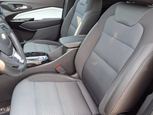 Used 2025 Chevrolet Trax LT w/ Driver Confidence Package FWD image 3