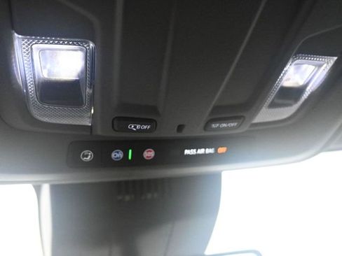 Used 2025 Chevrolet Silverado 1500 LT image 35