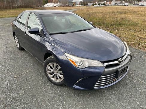 Used 2015 Toyota Camry LE image 1