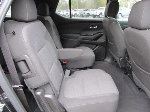 Used 2023 Chevrolet Traverse LT image 35
