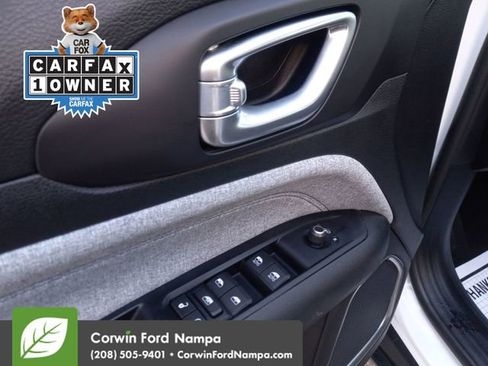 Used 2022 Jeep Compass Latitude image 11