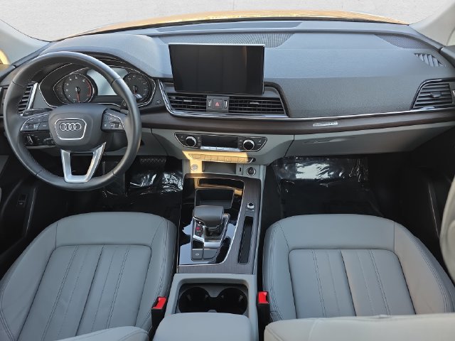Used 2023 Audi Q5 2.0T Premium w/ Convenience Package AWD/4WD image 9