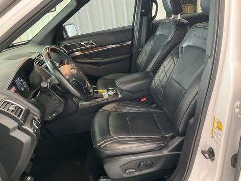 Used 2019 Ford Explorer Platinum image 5