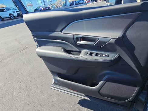 Certified 2025 Toyota Grand Highlander FWD image 23