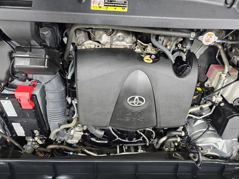 Used 2020 Toyota Highlander XLE AWD/4WD image 36