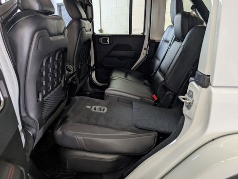 Used 2018 Jeep Wrangler Unlimited Rubicon image 10