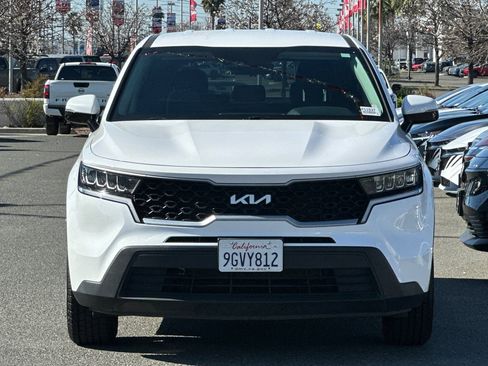 Used 2023 Kia Sorento LX image 9