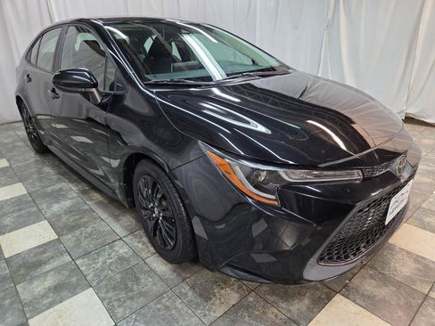 Used 2020 Toyota Corolla LE FWD image 2