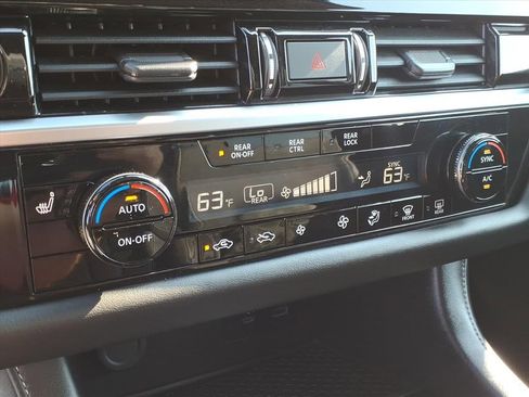 Used 2022 Nissan Pathfinder SV image 18