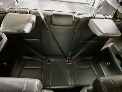 Used 2021 Toyota Highlander XLE AWD/4WD image 30