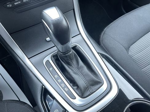 Used 2018 Ford Edge SEL image 14