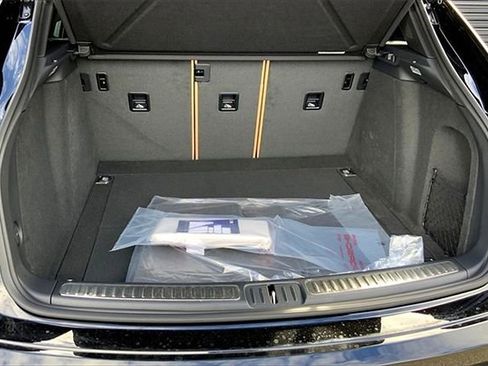 Certified 2026 Porsche Macan image 20