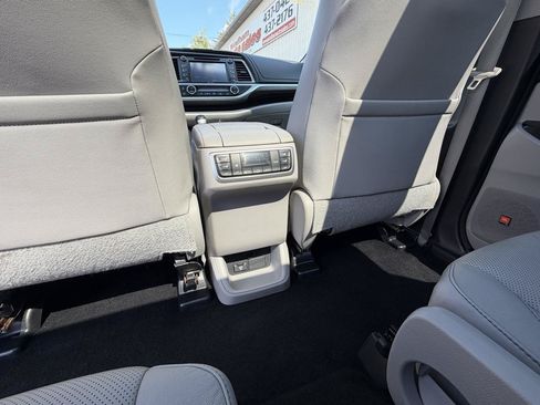 Used 2014 Toyota Highlander Limited Platinum AWD/4WD image 11