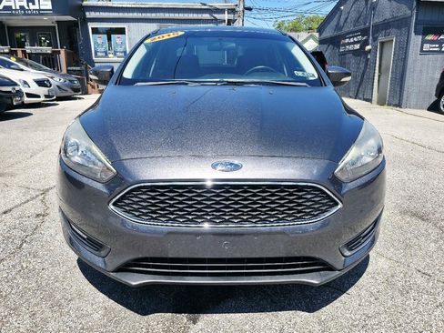 Used 2015 Ford Focus SE w/ Equipment Group 201A FWD image 2
