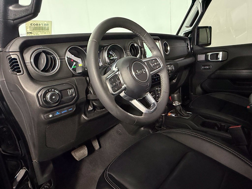 Used 2023 Jeep Wrangler Unlimited Sahara AWD/4WD image 16