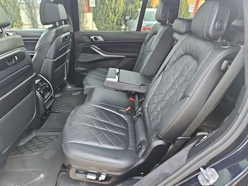 Used 2023 BMW X7 xDrive40i w/ Executive Package image 32